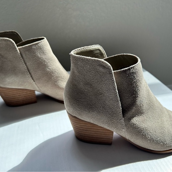 Dolce Vita Daine Bootie in Sage Size 8 Taupe Tan Grey Suede Ankle Boot Classic - Picture 12 of 12